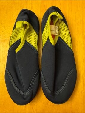 Sun + Sky Kids Aqua Socks Water Shoes Size 13-1 Black Neon Yellow 🌊